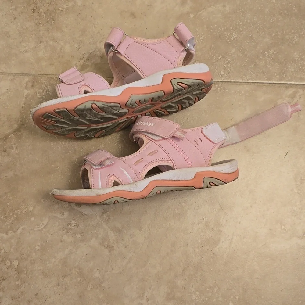 Dream Pairs sandals.
